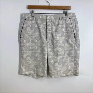 G/FORE Men's Light Gray Flat Front Camo Golf Shorts. Size 38